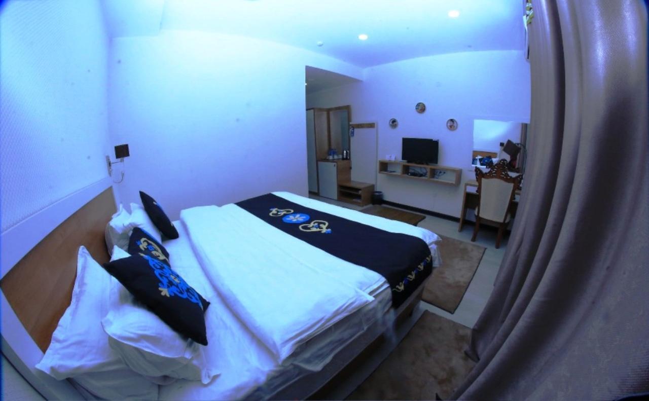 Rohat Hotel Douchanbé Extérieur photo