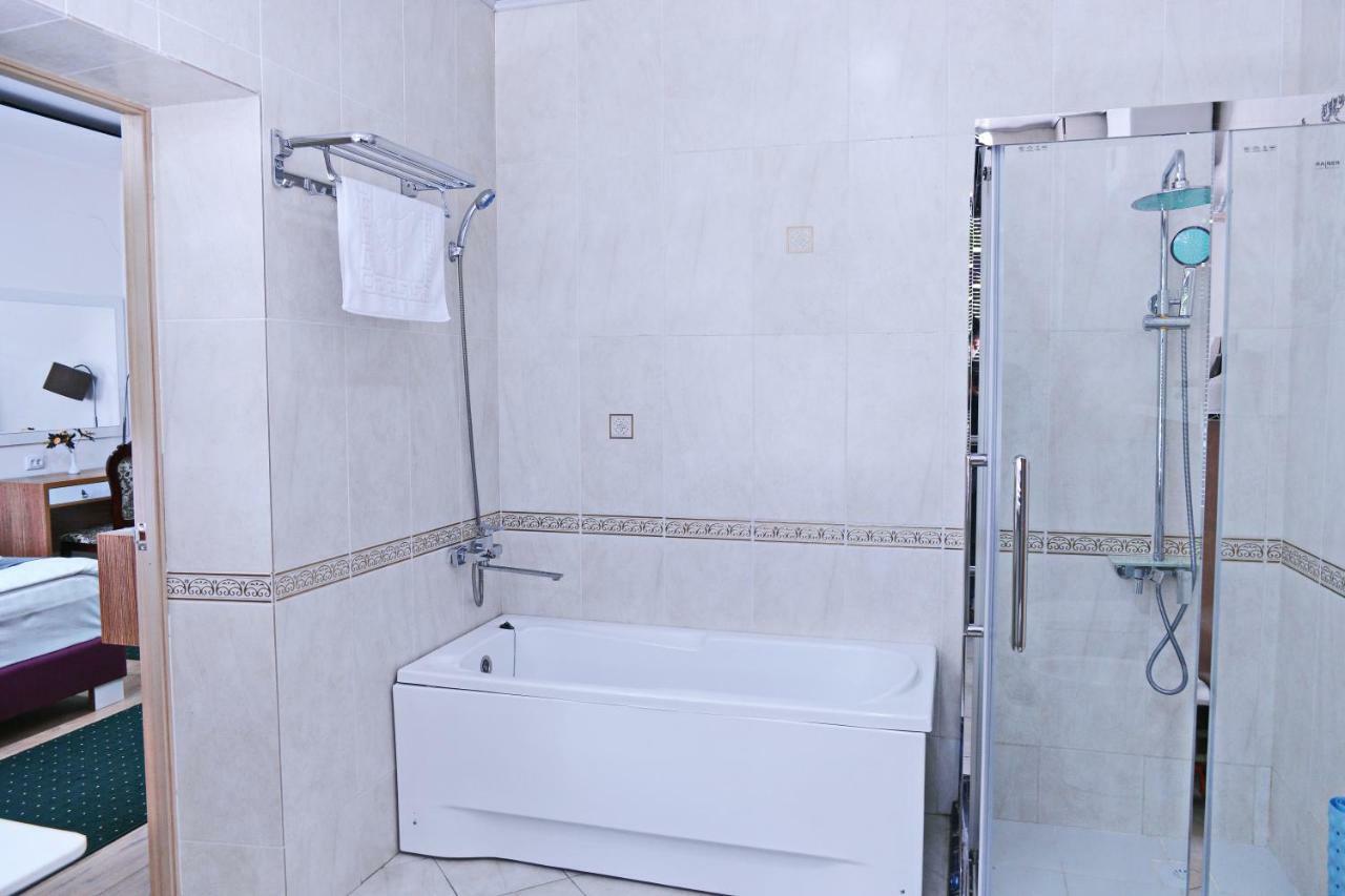 Rohat Hotel Douchanbé Extérieur photo